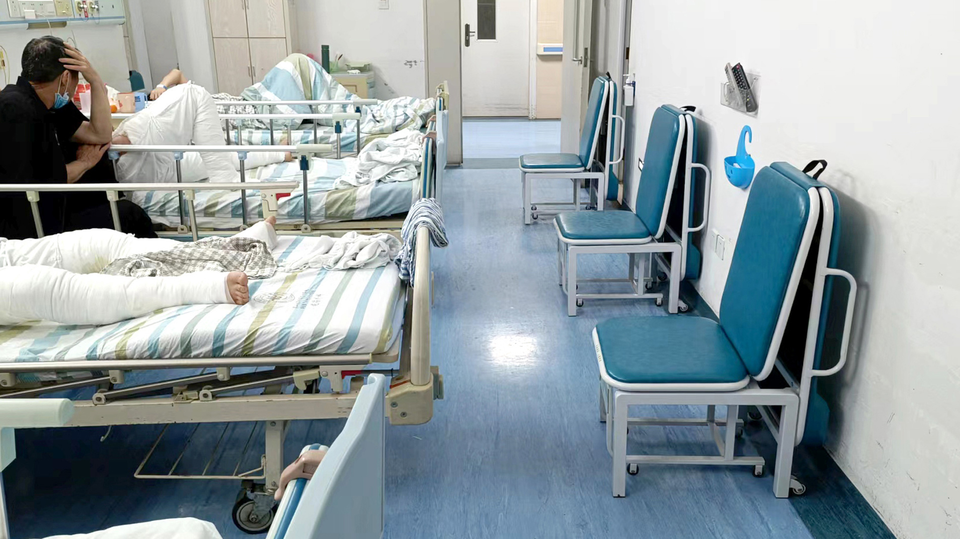 共享折疊陪護(hù)床椅，愛(ài)陪品牌多維度優(yōu)勢(shì)助力醫(yī)院管理