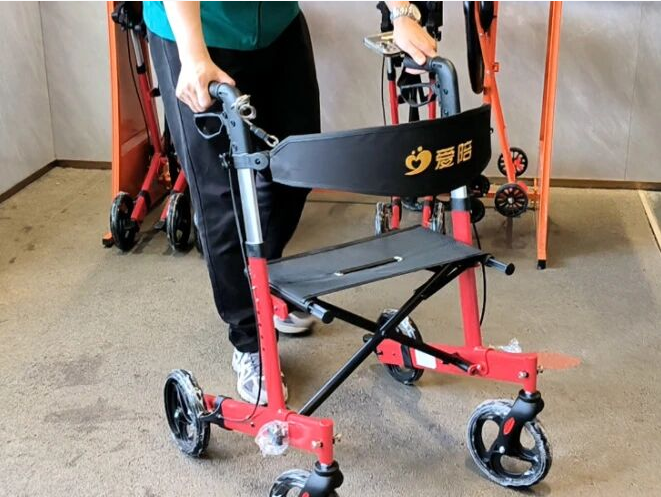 愛陪共享助步車，填補中國從拐杖到輪椅的空白